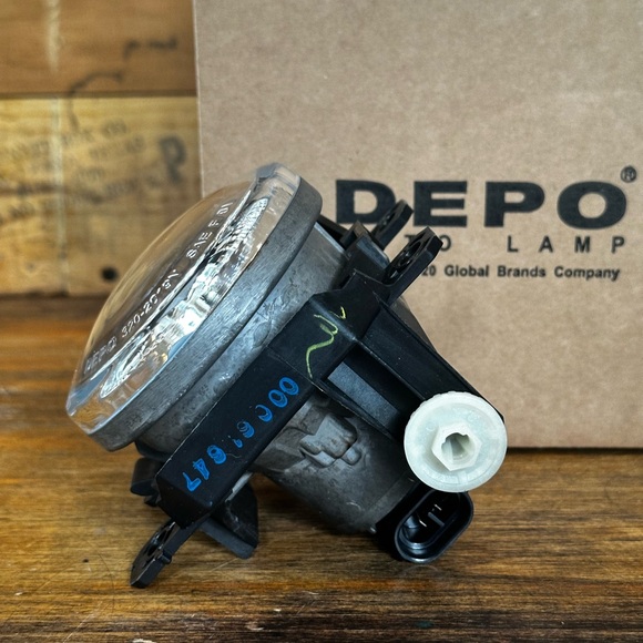 Depo Auto Lamp 320-2019N New in Box - Picture 3 of 8